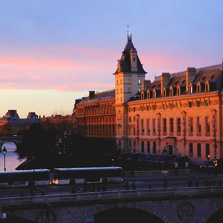 Two Bedroom Luxury Apartment - Balcony With View Of Notre Dame Paris Eksteriør bilde