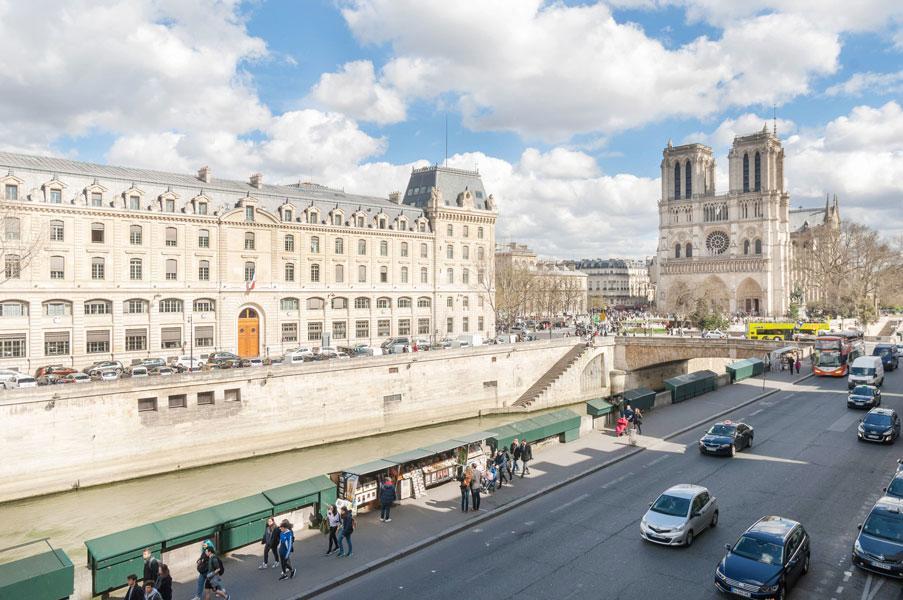 Two Bedroom Luxury Apartment - Balcony With View Of Notre Dame Paris Eksteriør bilde